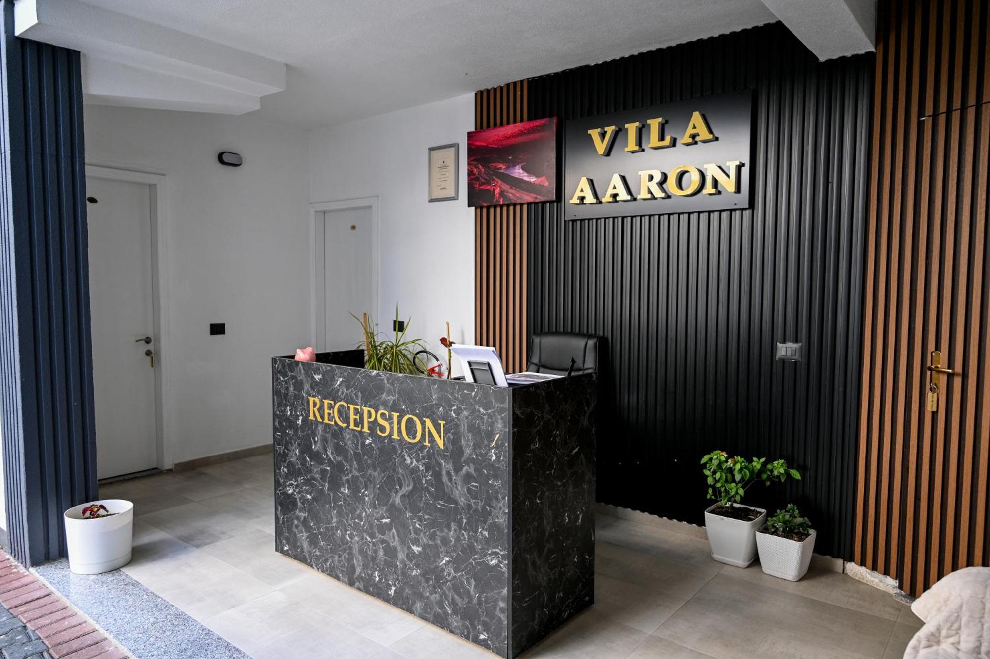 Vila Aaron ดูร์เรส ภายนอก รูปภาพ